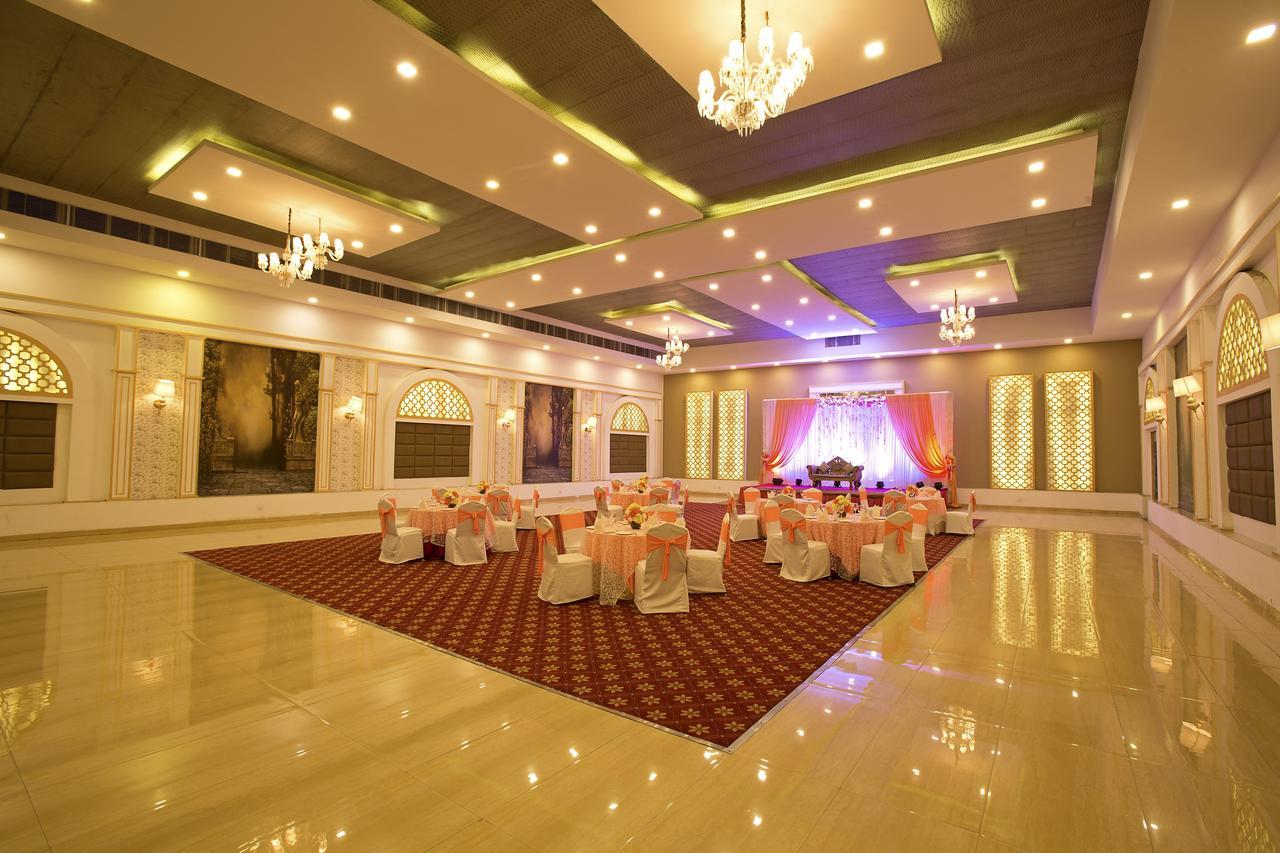 Inde Hotel Chattarpur Нью-Делі Екстер'єр фото