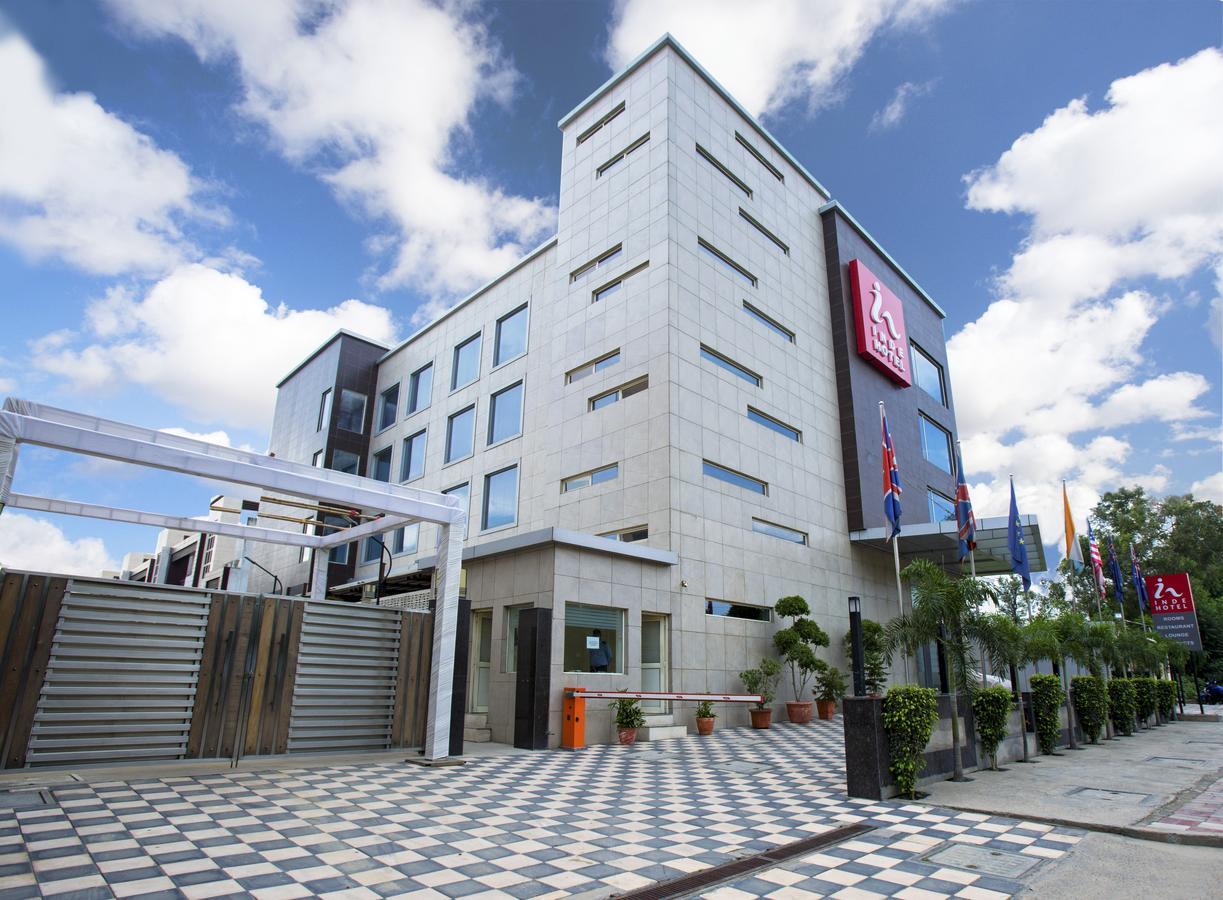 Inde Hotel Chattarpur Нью-Делі Екстер'єр фото